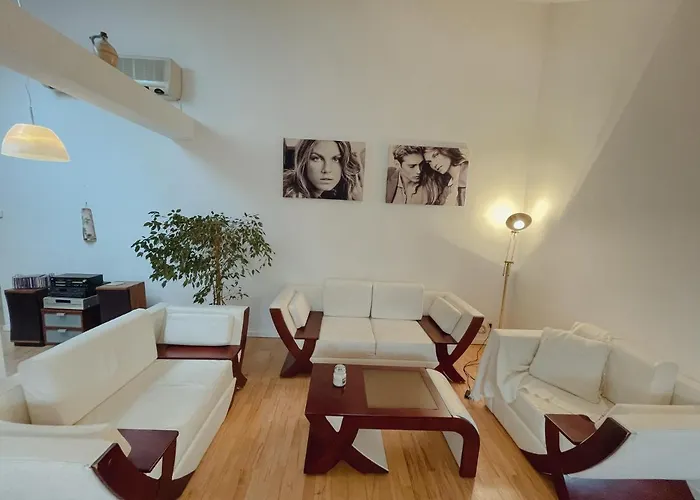 Luxury 150m2 In Desirable Area Of Historic *